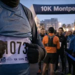 10 km montpellier : coureur serre son dossard au Run Festival 10K Montpellier